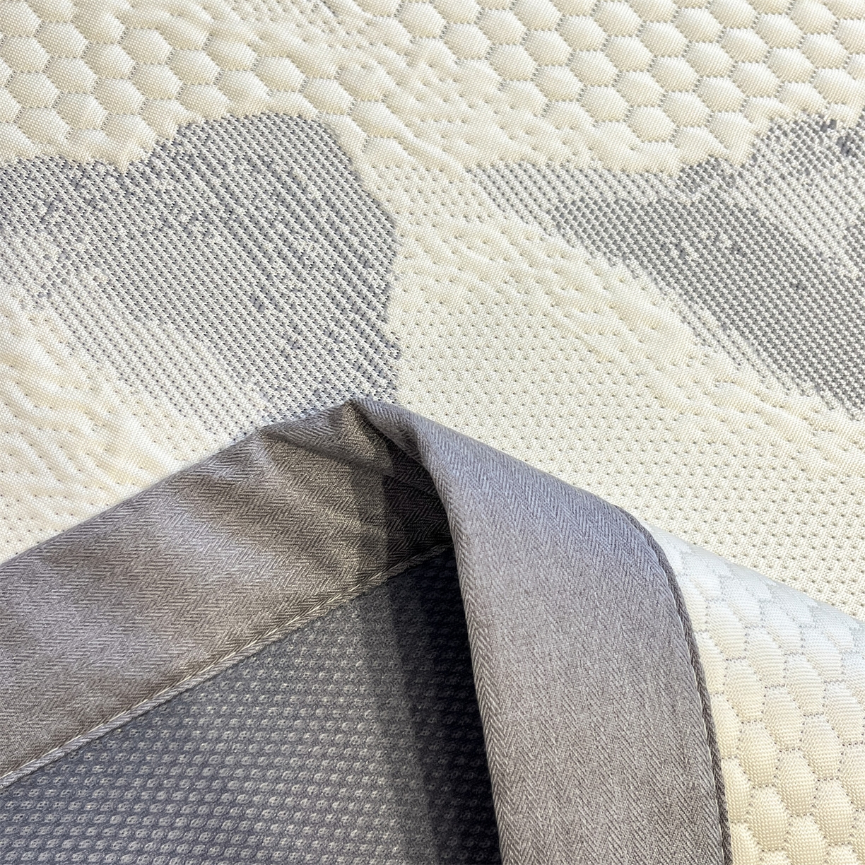 91家纺网 家纺一手货源 找家纺 天之澜家纺 2026新款PE凉豆豆凉席小红书热卖款A类冰豆豆凉席三件套可水洗豆豆凉席-床席款 平步青云