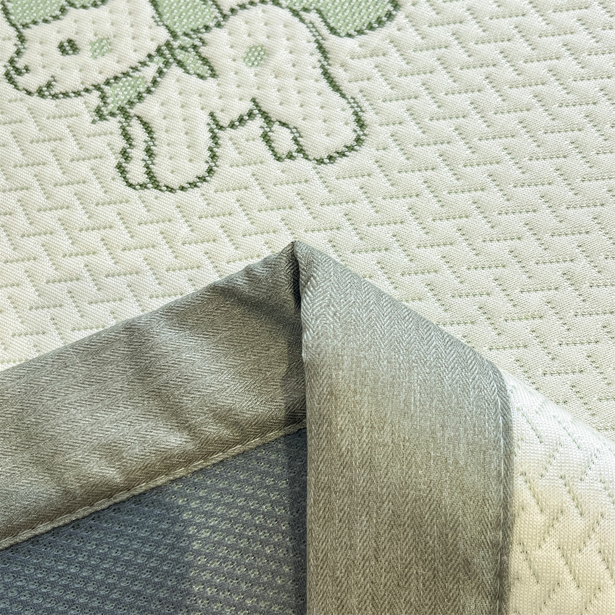 91家纺网 家纺一手货源 找家纺 天之澜家纺 2026新款PE凉豆豆凉席小红书热卖款A类冰豆豆凉席三件套可水洗豆豆凉席-床席款 幸运小马