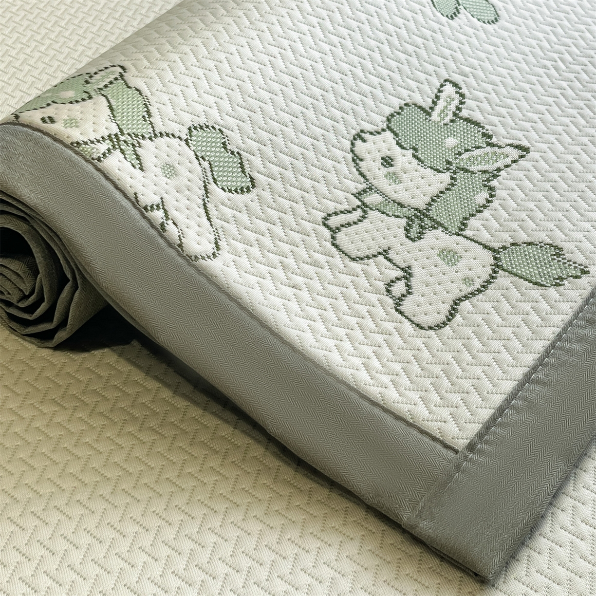 91家纺网 家纺一手货源 找家纺 天之澜家纺 2026新款PE凉豆豆凉席小红书热卖款A类冰豆豆凉席三件套可水洗豆豆凉席-床席款 幸运小马