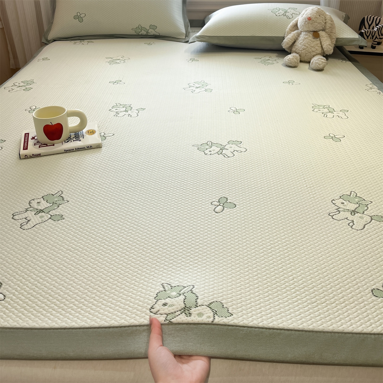 91家纺网 家纺一手货源 找家纺 天之澜家纺 2026新款PE凉豆豆凉席小红书热卖款A类冰豆豆凉席三件套可水洗豆豆凉席-床席款 幸运小马