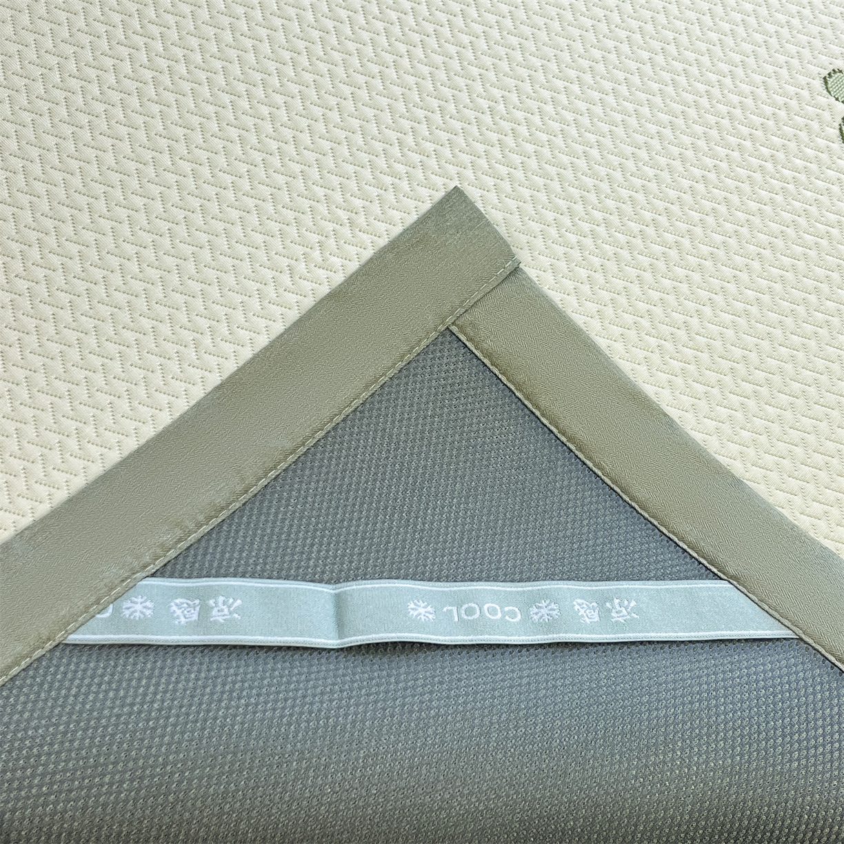 91家纺网 家纺一手货源 找家纺 天之澜家纺 2026新款PE凉豆豆凉席小红书热卖款A类冰豆豆凉席三件套可水洗豆豆凉席-床席款 幸运小马