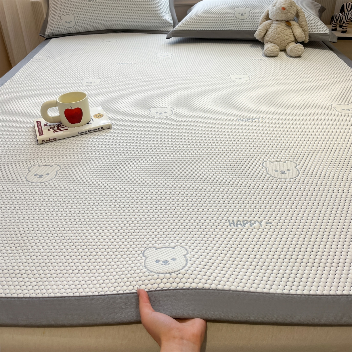 91家纺网 家纺一手货源 找家纺 天之澜家纺 2026新款PE凉豆豆凉席小红书热卖款A类冰豆豆凉席三件套可水洗豆豆凉席-床席款 快乐小熊