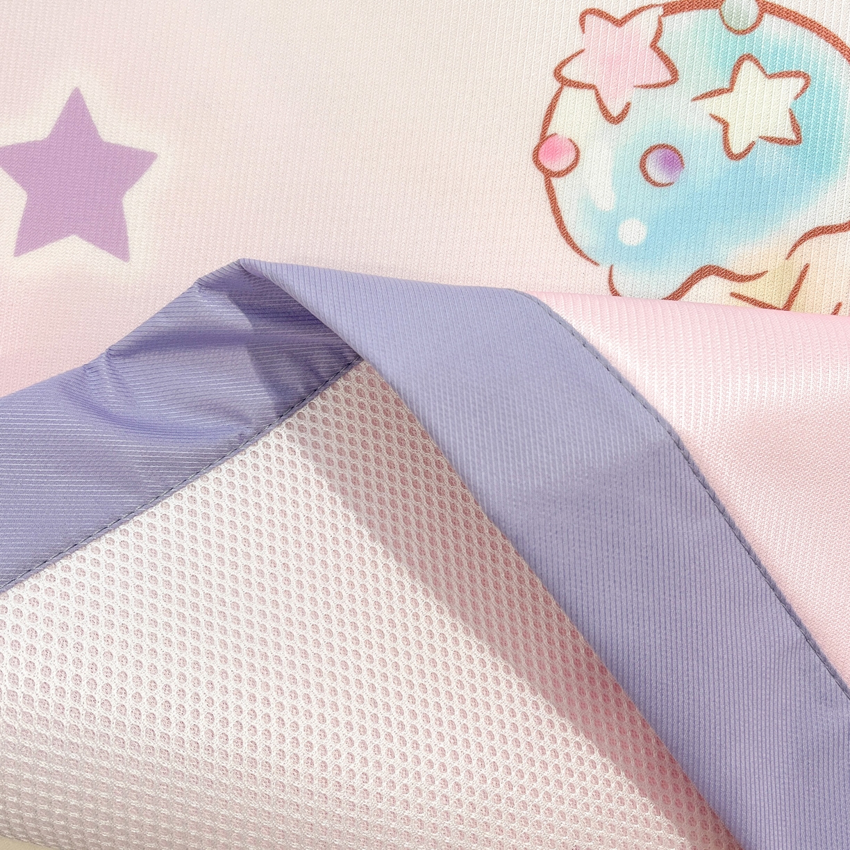 91家纺网 家纺一手货源 找家纺 暮思家居 2026新款正版授权A类大版数码印花三丽鸥1200D冰丝凉席可组合仿锦氨夏被 平铺款-炫彩库洛米