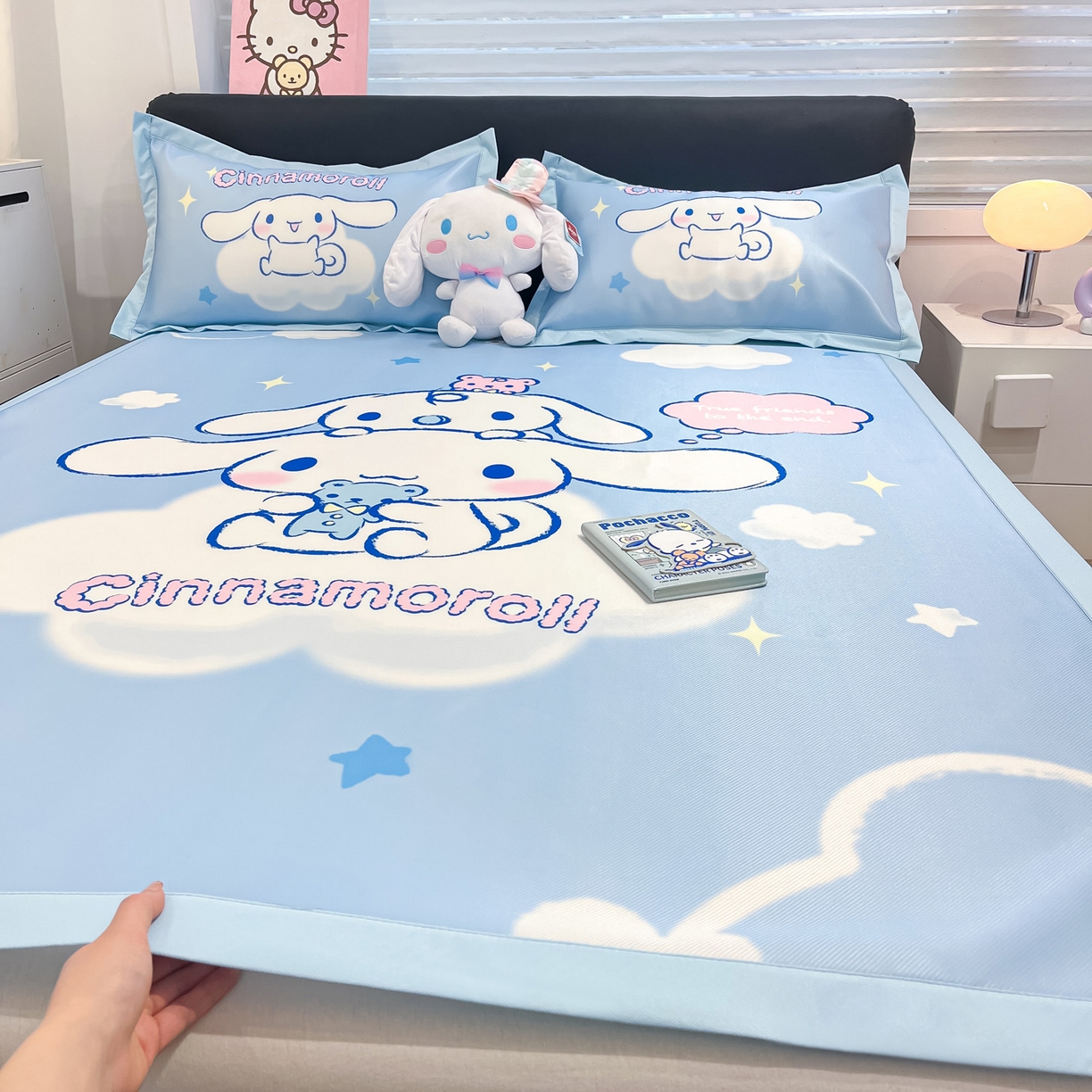 91家纺网 家纺一手货源 找家纺 暮思家居 2026新款正版授权A类大版数码印花三丽鸥1200D冰丝凉席可组合仿锦氨夏被 平铺款-云朵玉桂狗