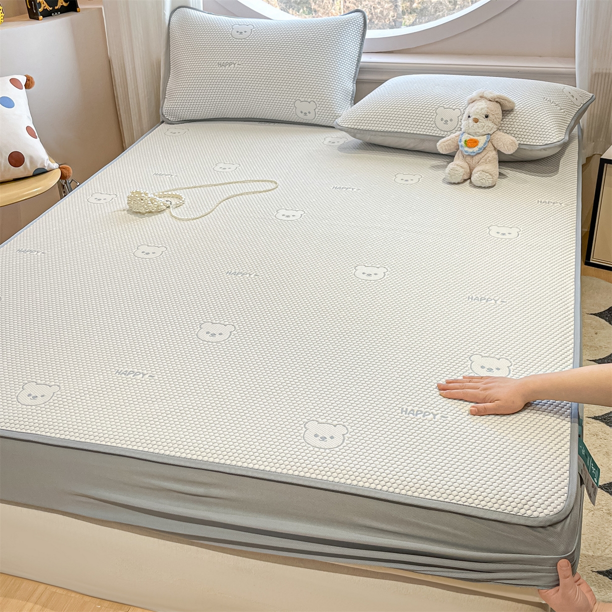 91家纺网 家纺一手货源 找家纺 天之澜家纺 2026新款PE凉豆豆凉席小红书热卖款A类冰豆豆凉席三件套可水洗豆豆凉席-床笠款 快乐小熊