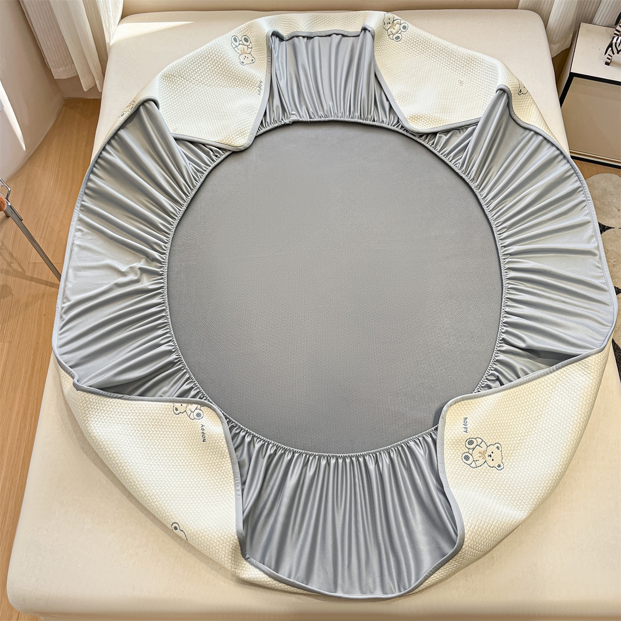 91家纺网 家纺一手货源 找家纺 天之澜家纺 2026新款PE凉豆豆凉席小红书热卖款A类冰豆豆凉席三件套可水洗豆豆凉席-床笠款 熊宝宝