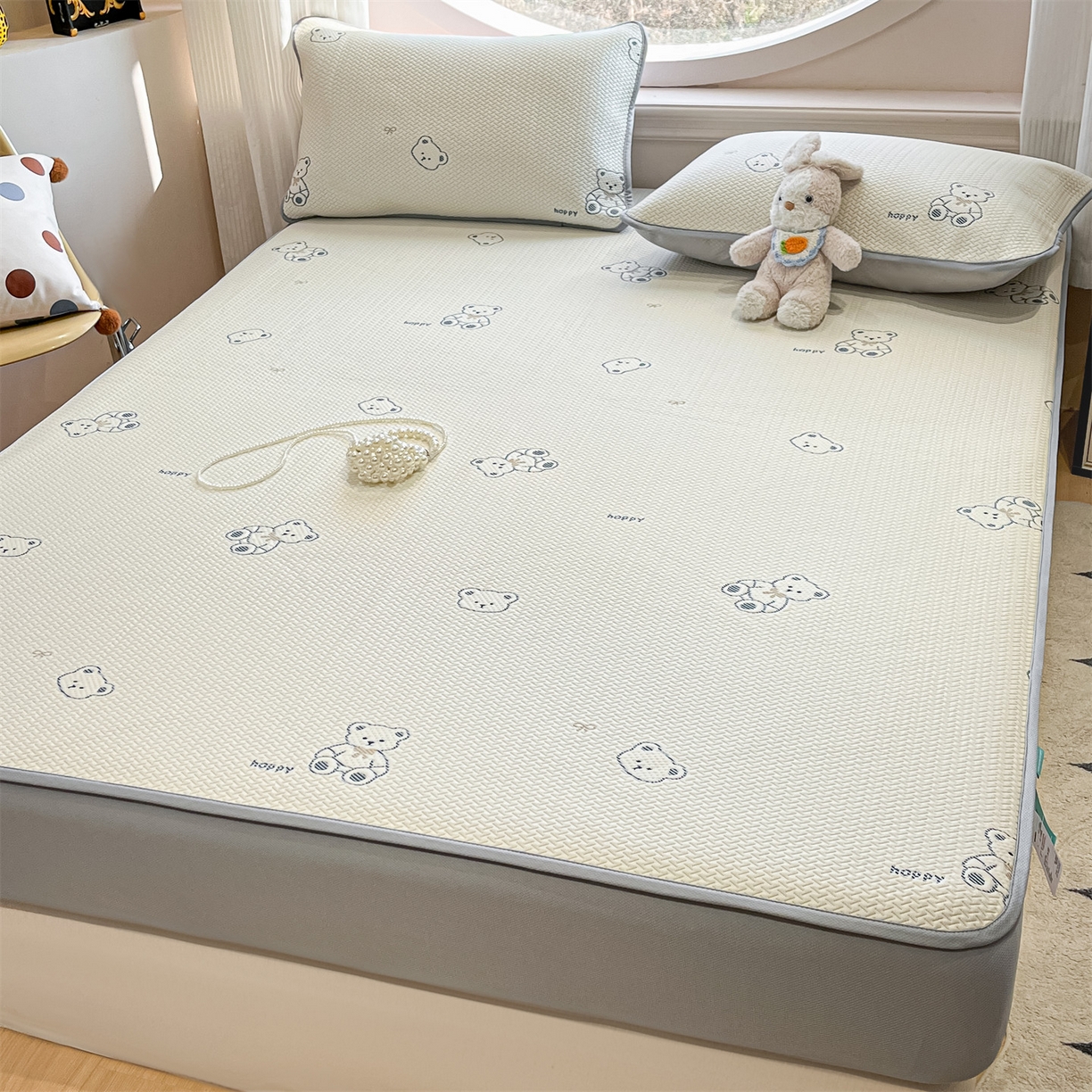 91家纺网 家纺一手货源 找家纺 天之澜家纺 2026新款PE凉豆豆凉席小红书热卖款A类冰豆豆凉席三件套可水洗豆豆凉席-床笠款 熊宝宝