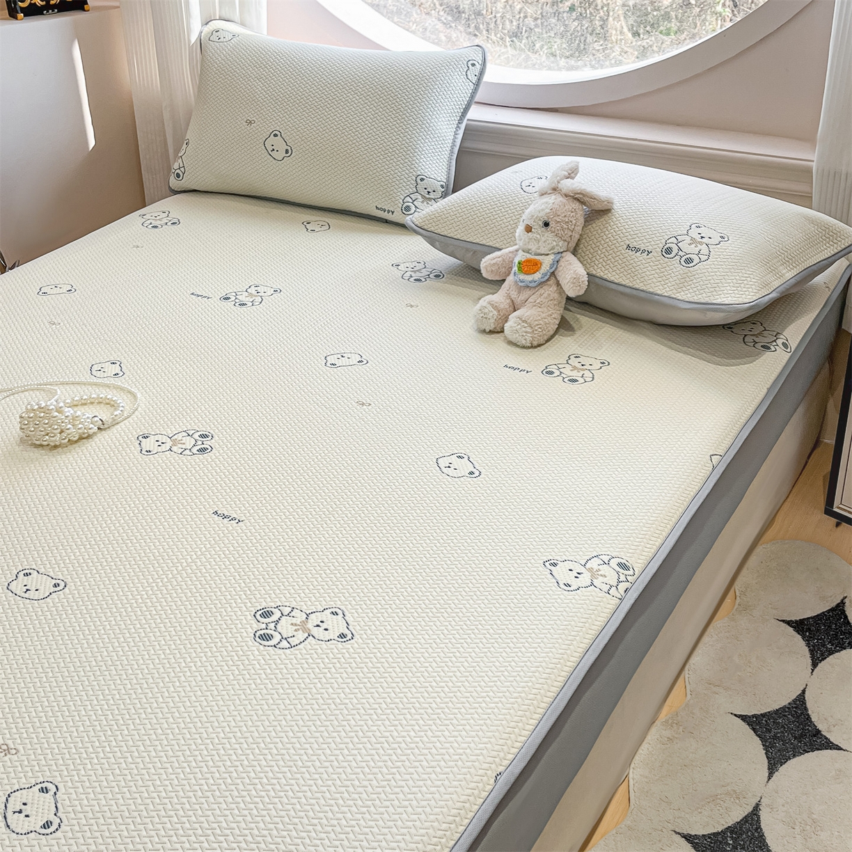 91家纺网 家纺一手货源 找家纺 天之澜家纺 2026新款PE凉豆豆凉席小红书热卖款A类冰豆豆凉席三件套可水洗豆豆凉席-床笠款 熊宝宝