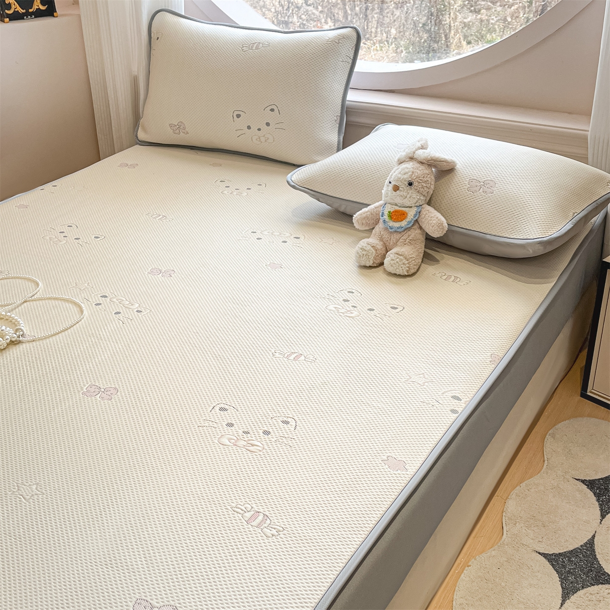 91家纺网 家纺一手货源 找家纺 天之澜家纺 2026新款PE凉豆豆凉席小红书热卖款A类冰豆豆凉席三件套可水洗豆豆凉席-床笠款 小喵喵