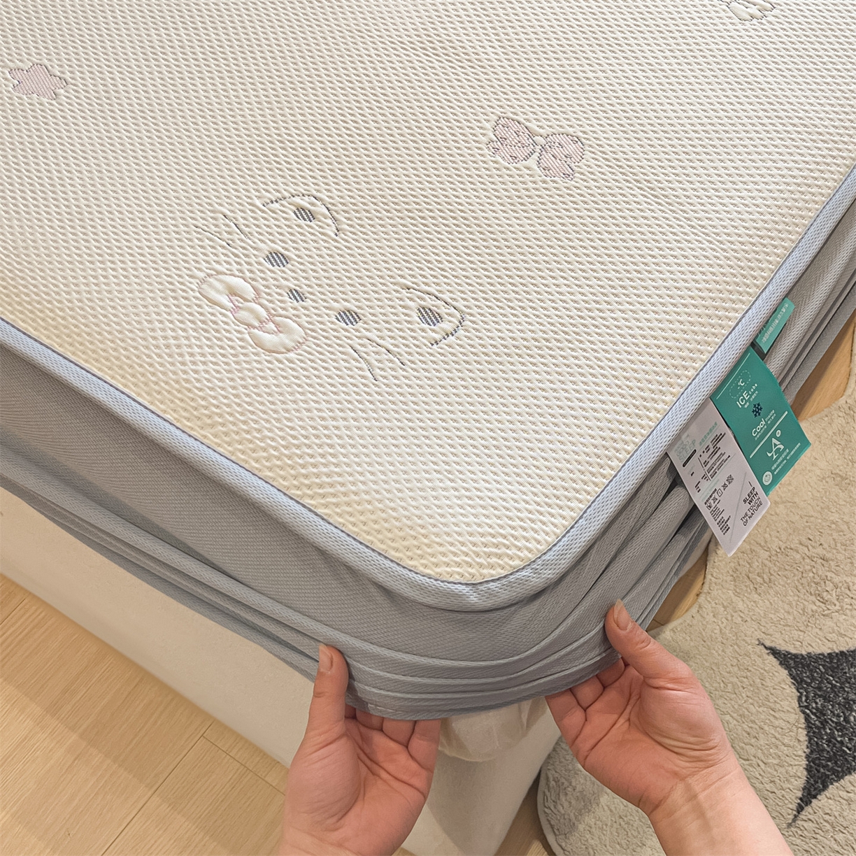 91家纺网 家纺一手货源 找家纺 天之澜家纺 2026新款PE凉豆豆凉席小红书热卖款A类冰豆豆凉席三件套可水洗豆豆凉席-床笠款 小喵喵