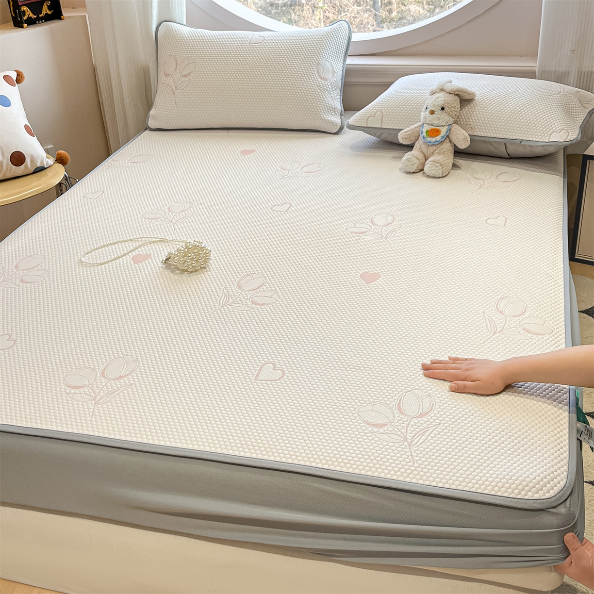 91家纺网 家纺一手货源 找家纺 天之澜家纺 2026新款PE凉豆豆凉席小红书热卖款A类冰豆豆凉席三件套可水洗豆豆凉席-床笠款 郁金香之恋