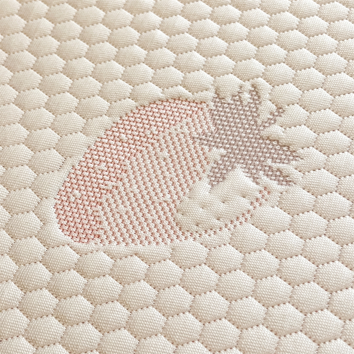 91家纺网 家纺一手货源 找家纺 天之澜家纺 2026新款PE凉豆豆凉席小红书热卖款A类冰豆豆凉席三件套可水洗豆豆凉席-床笠款 甜心草莓