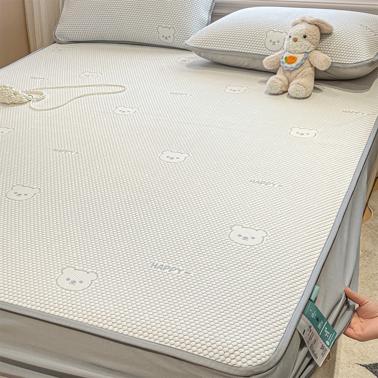 91家纺网 家纺一手货源 找家纺 天之澜家纺 2026新款PE凉豆豆凉席小红书热卖款A类冰豆豆凉席三件套可水洗豆豆凉席-床笠款 快乐小熊