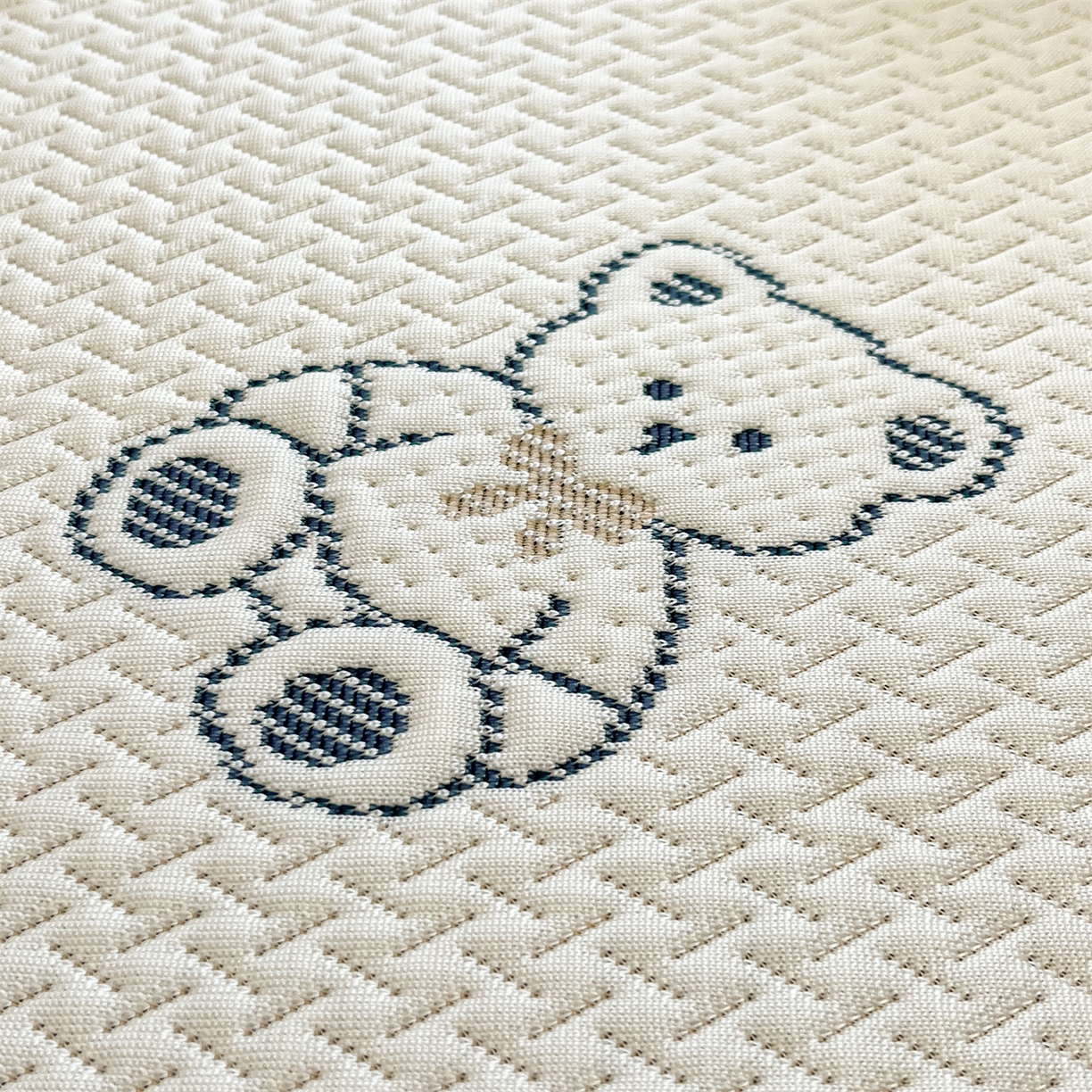 91家纺网 家纺一手货源 找家纺 天之澜家纺 2026新款PE凉豆豆凉席小红书热卖款A类冰豆豆凉席三件套可水洗豆豆凉席-床笠款 熊宝宝