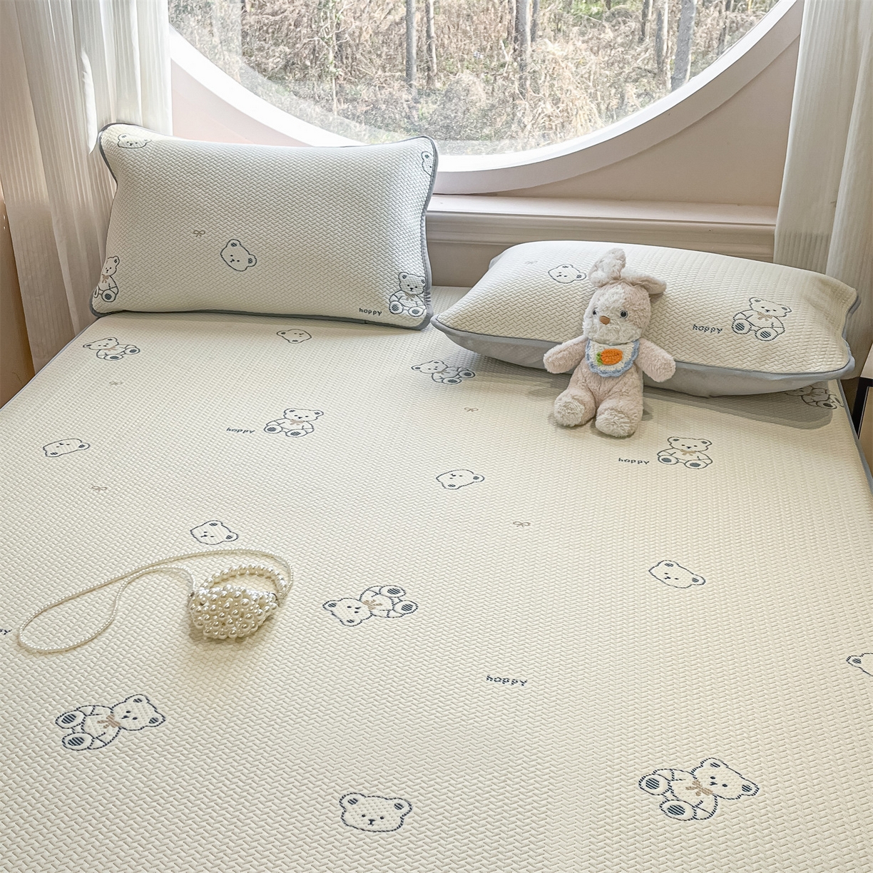 91家纺网 家纺一手货源 找家纺 天之澜家纺 2026新款PE凉豆豆凉席小红书热卖款A类冰豆豆凉席三件套可水洗豆豆凉席-床笠款 熊宝宝