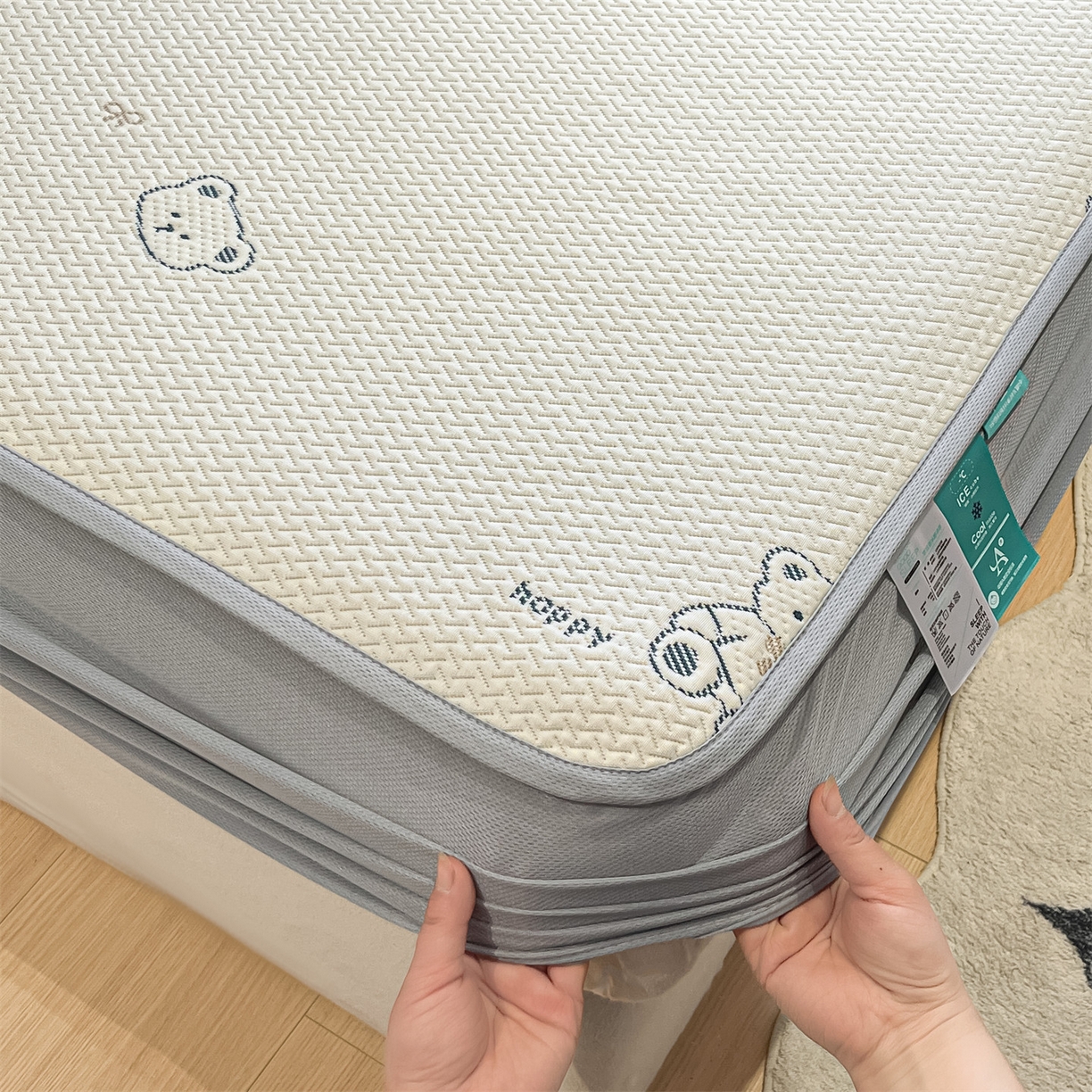 91家纺网 家纺一手货源 找家纺 天之澜家纺 2026新款PE凉豆豆凉席小红书热卖款A类冰豆豆凉席三件套可水洗豆豆凉席-床笠款 熊宝宝