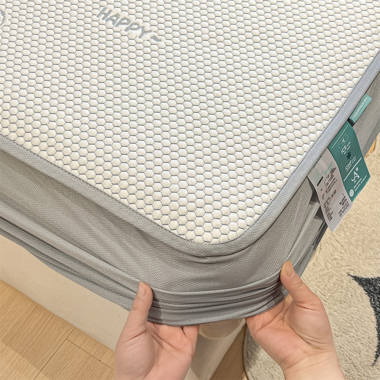 91家纺网 家纺一手货源 找家纺 天之澜家纺 2026新款PE凉豆豆凉席小红书热卖款A类冰豆豆凉席三件套可水洗豆豆凉席-床笠款 快乐小熊