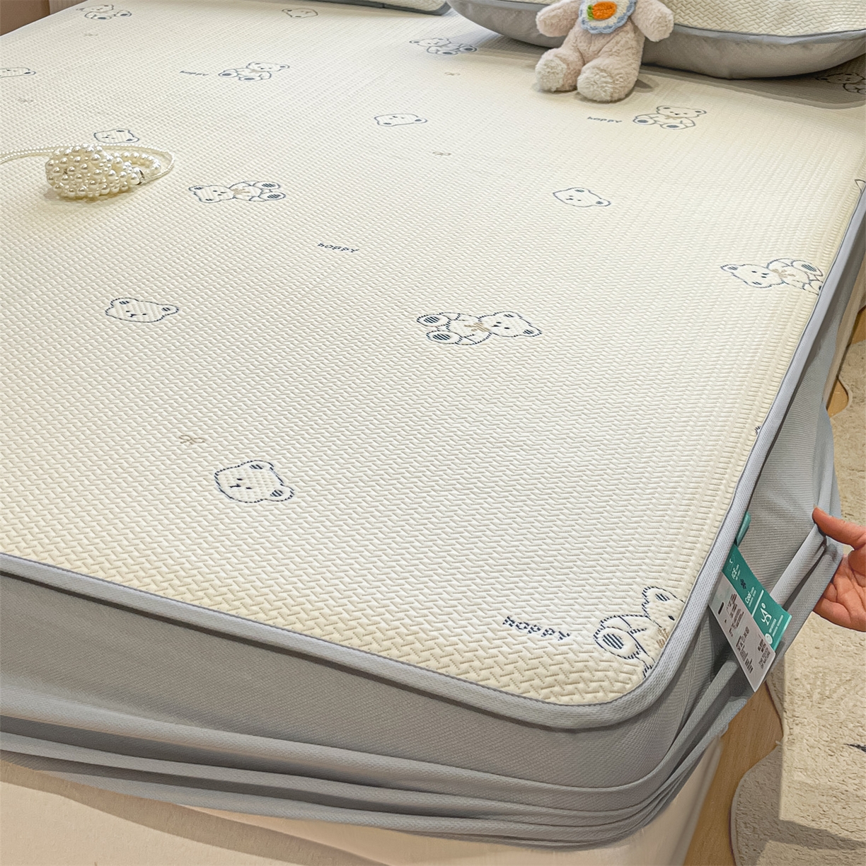 91家纺网 家纺一手货源 找家纺 天之澜家纺 2026新款PE凉豆豆凉席小红书热卖款A类冰豆豆凉席三件套可水洗豆豆凉席-床笠款 熊宝宝