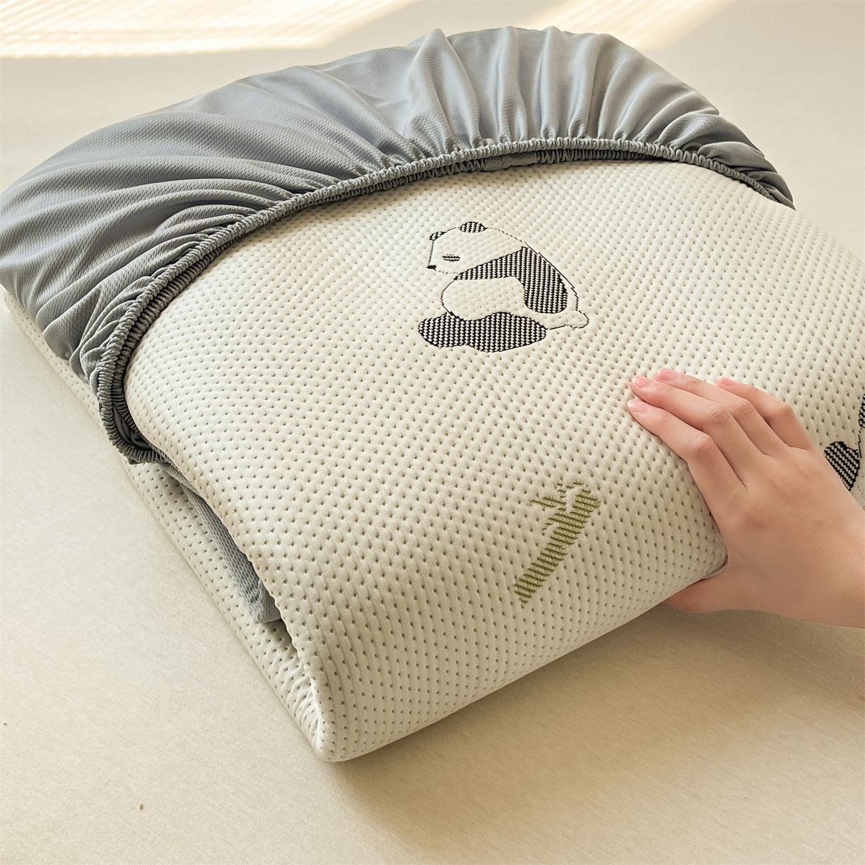 91家纺网 家纺一手货源 找家纺 天之澜家纺 2026新款PE凉豆豆凉席小红书热卖款A类冰豆豆凉席三件套可水洗豆豆凉席-床笠款 国宝