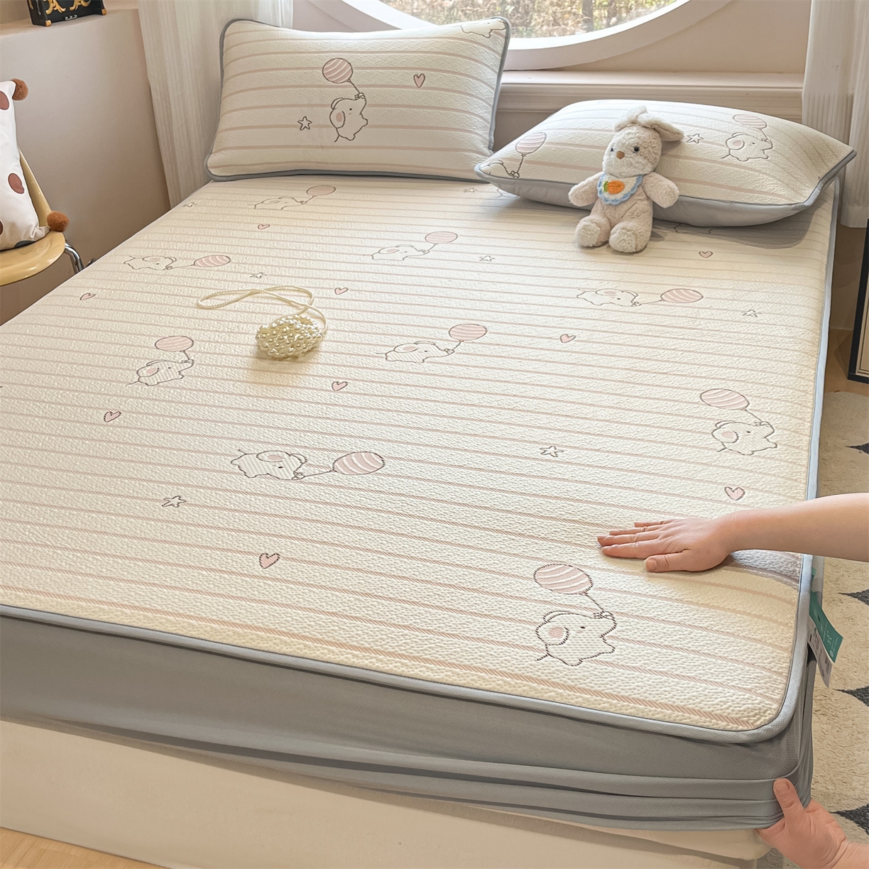 91家纺网 家纺一手货源 找家纺 天之澜家纺 2026新款PE凉豆豆凉席小红书热卖款A类冰豆豆凉席三件套可水洗豆豆凉席-床笠款 象小萌