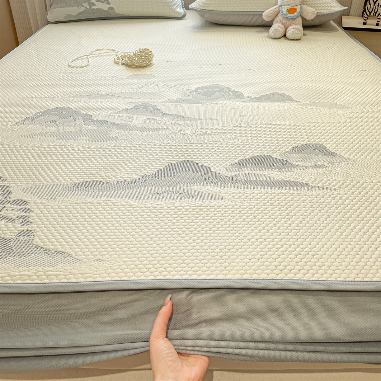 91家纺网 家纺一手货源 找家纺 天之澜家纺 2026新款PE凉豆豆凉席小红书热卖款A类冰豆豆凉席三件套可水洗豆豆凉席-床笠款 平步青云