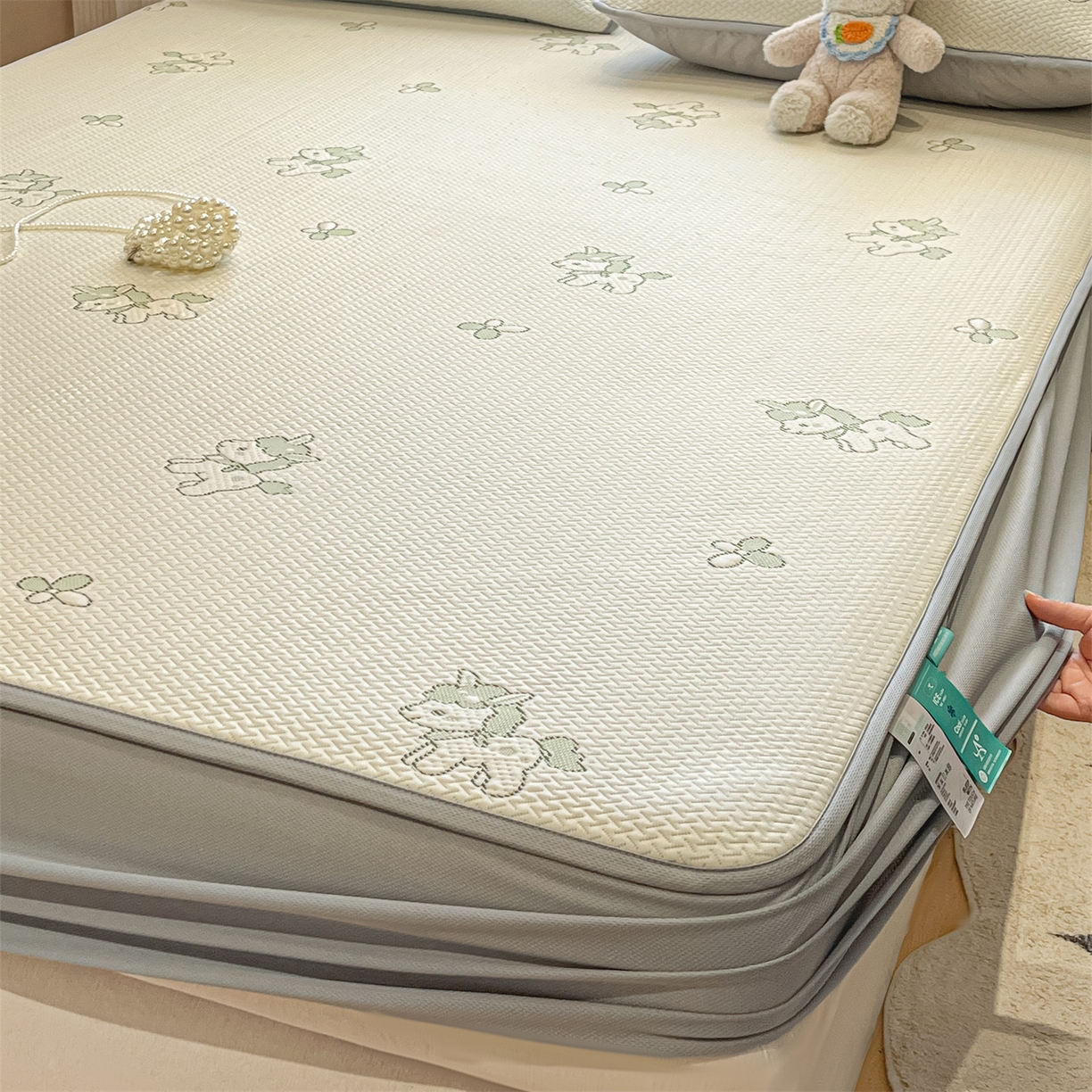 91家纺网 家纺一手货源 找家纺 天之澜家纺 2026新款PE凉豆豆凉席小红书热卖款A类冰豆豆凉席三件套可水洗豆豆凉席-床笠款 幸运小马