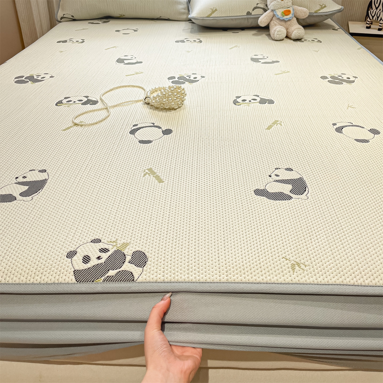 91家纺网 家纺一手货源 找家纺 天之澜家纺 2026新款PE凉豆豆凉席小红书热卖款A类冰豆豆凉席三件套可水洗豆豆凉席-床笠款 国宝