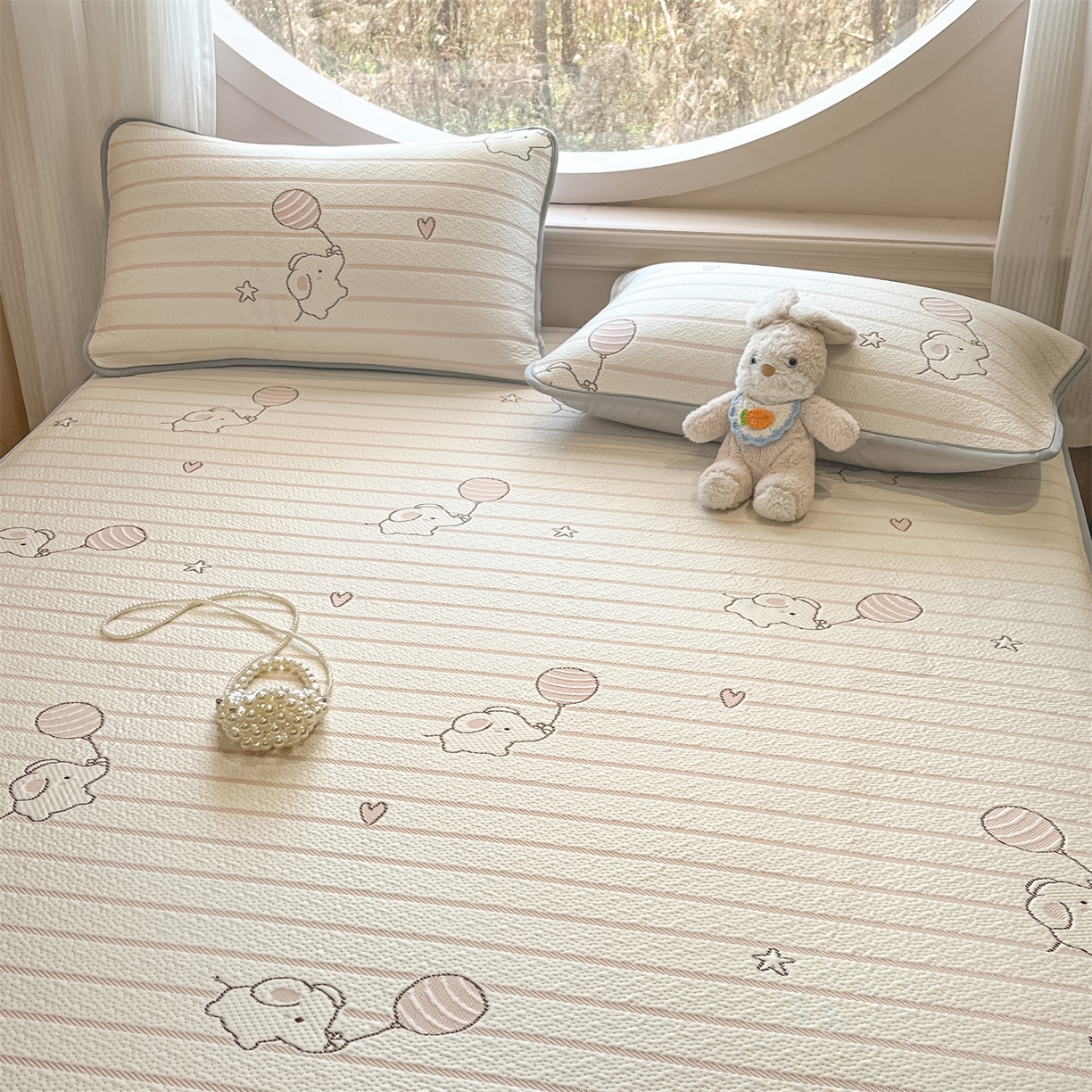 91家纺网 家纺一手货源 找家纺 天之澜家纺 2026新款PE凉豆豆凉席小红书热卖款A类冰豆豆凉席三件套可水洗豆豆凉席-床笠款 象小萌