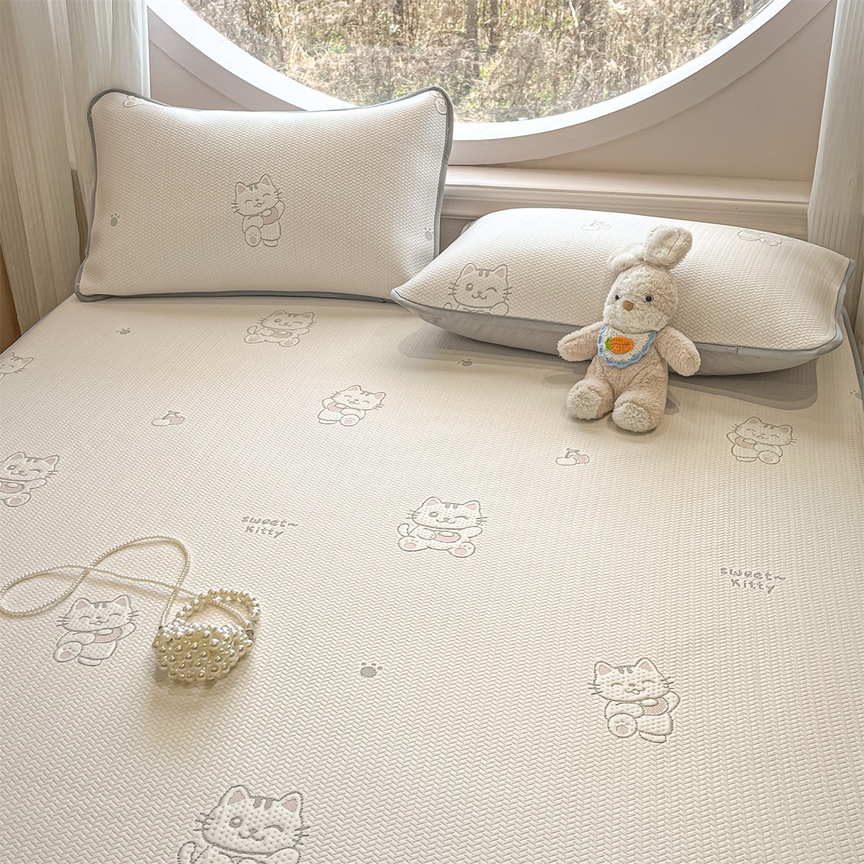 91家纺网 家纺一手货源 找家纺 天之澜家纺 2026新款PE凉豆豆凉席小红书热卖款A类冰豆豆凉席三件套可水洗豆豆凉席-床笠款 招财猫