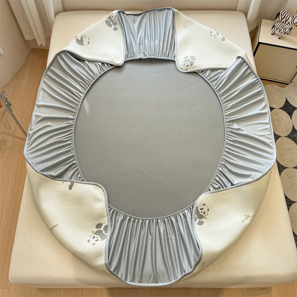 91家纺网 家纺一手货源 找家纺 天之澜家纺 2026新款PE凉豆豆凉席小红书热卖款A类冰豆豆凉席三件套可水洗豆豆凉席-床笠款 国宝