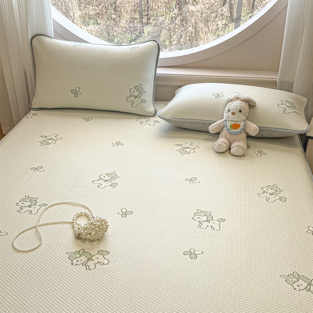 91家纺网 家纺一手货源 找家纺 天之澜家纺 2026新款PE凉豆豆凉席小红书热卖款A类冰豆豆凉席三件套可水洗豆豆凉席-床笠款 幸运小马