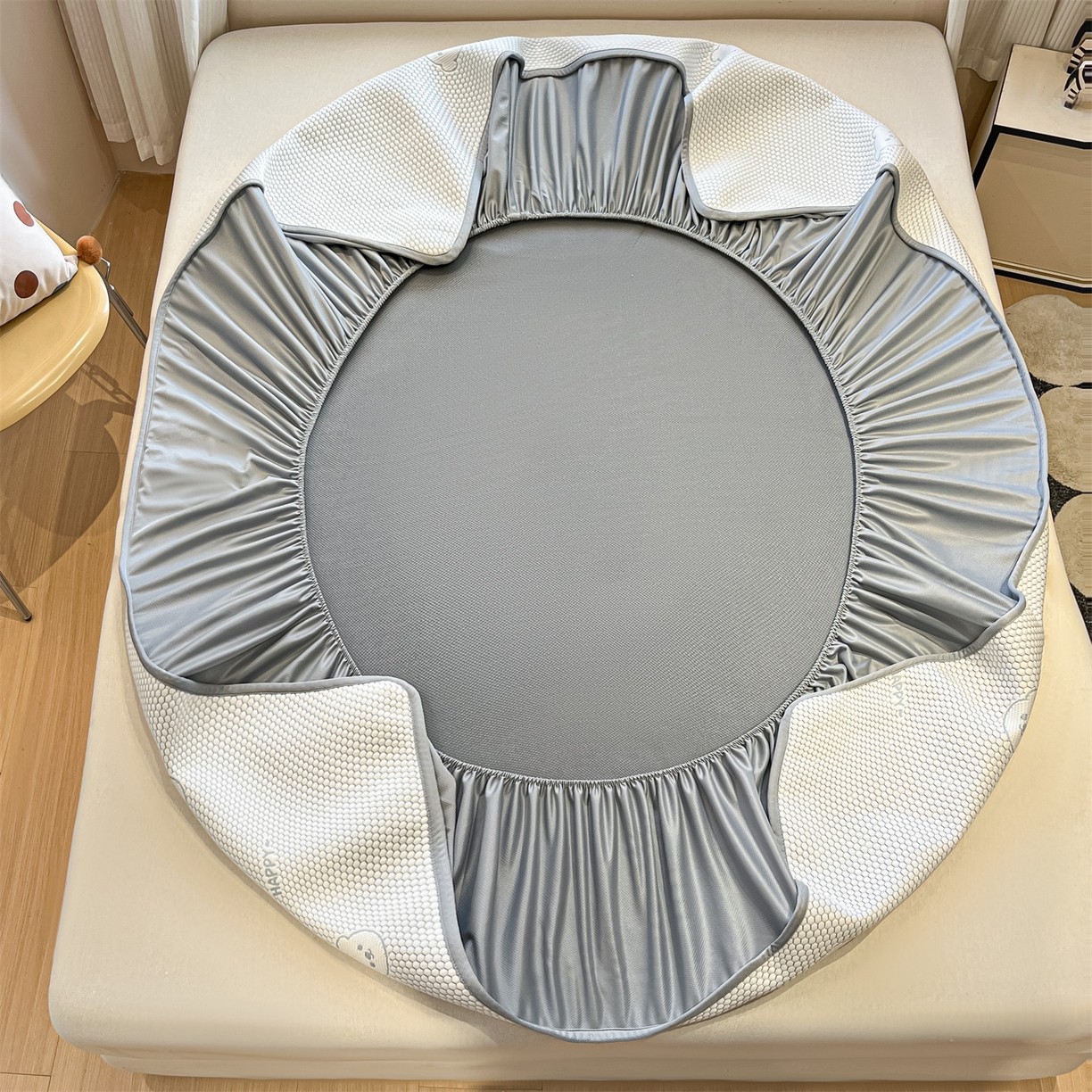 91家纺网 家纺一手货源 找家纺 天之澜家纺 2026新款PE凉豆豆凉席小红书热卖款A类冰豆豆凉席三件套可水洗豆豆凉席-床笠款 快乐小熊