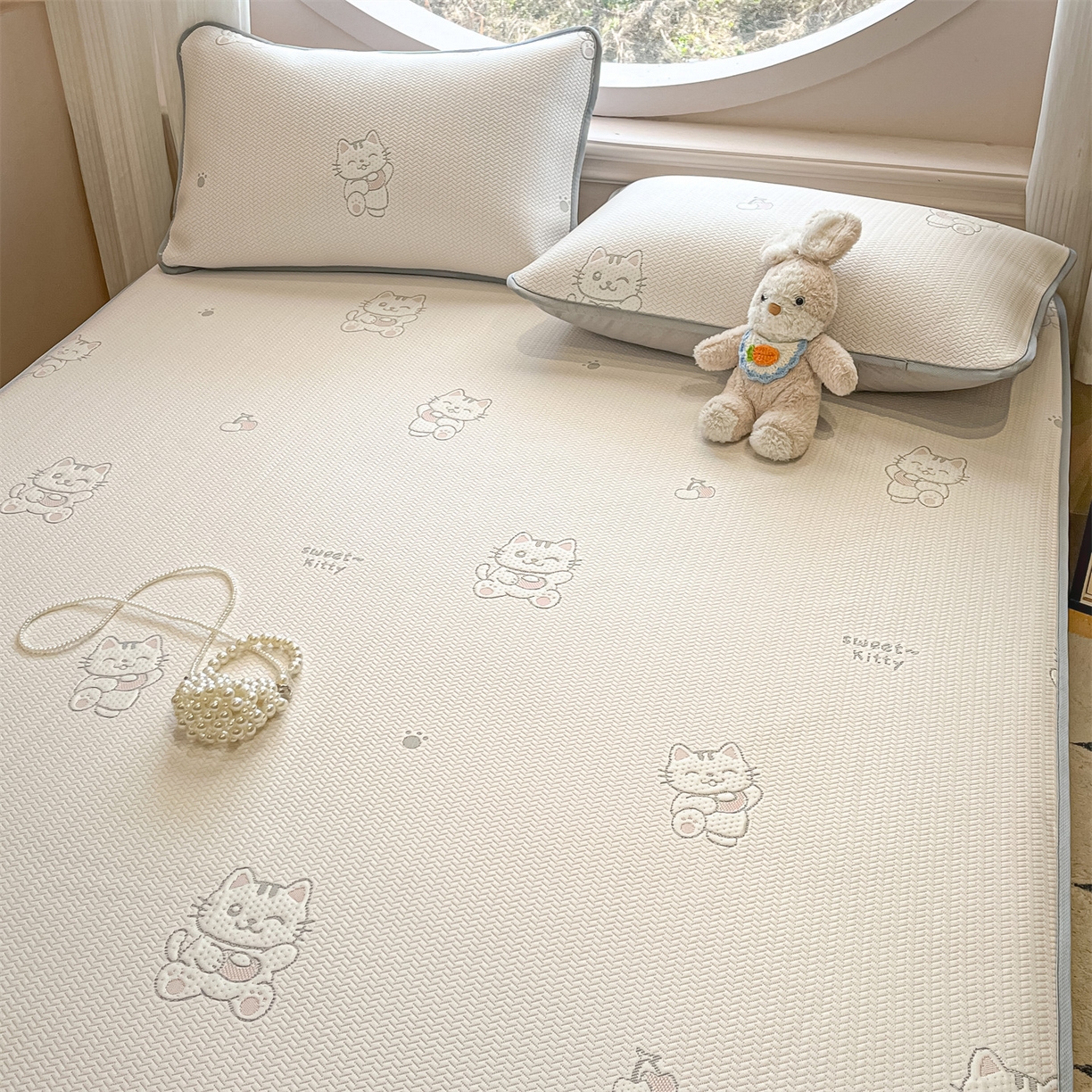 91家纺网 家纺一手货源 找家纺 天之澜家纺 2026新款PE凉豆豆凉席小红书热卖款A类冰豆豆凉席三件套可水洗豆豆凉席-床笠款 招财猫