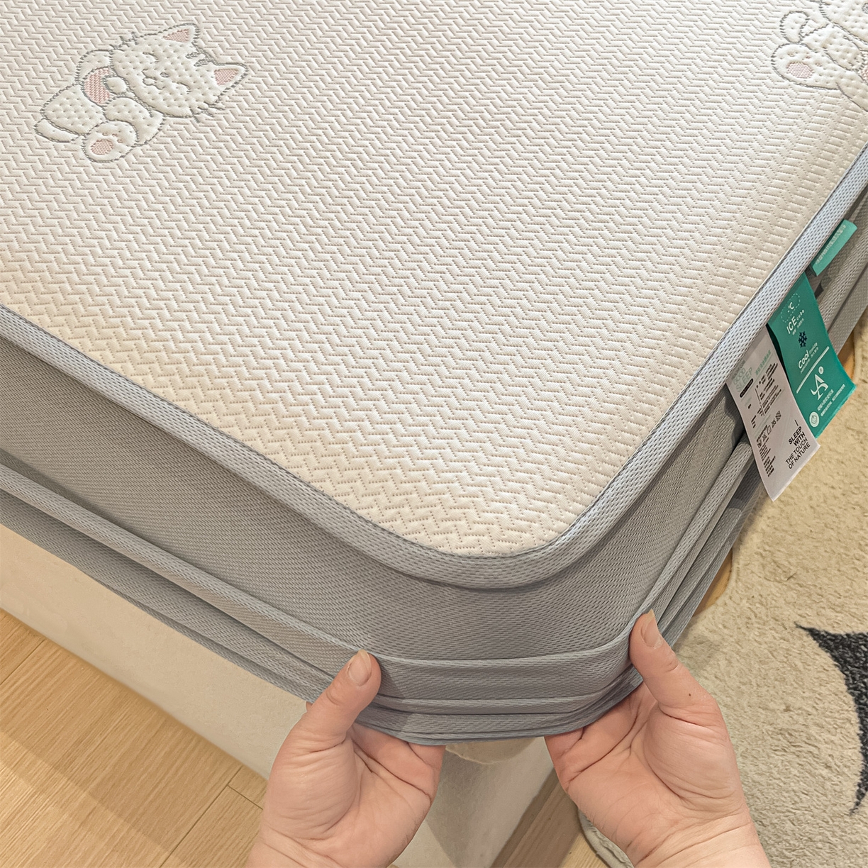 91家纺网 家纺一手货源 找家纺 天之澜家纺 2026新款PE凉豆豆凉席小红书热卖款A类冰豆豆凉席三件套可水洗豆豆凉席-床笠款 招财猫