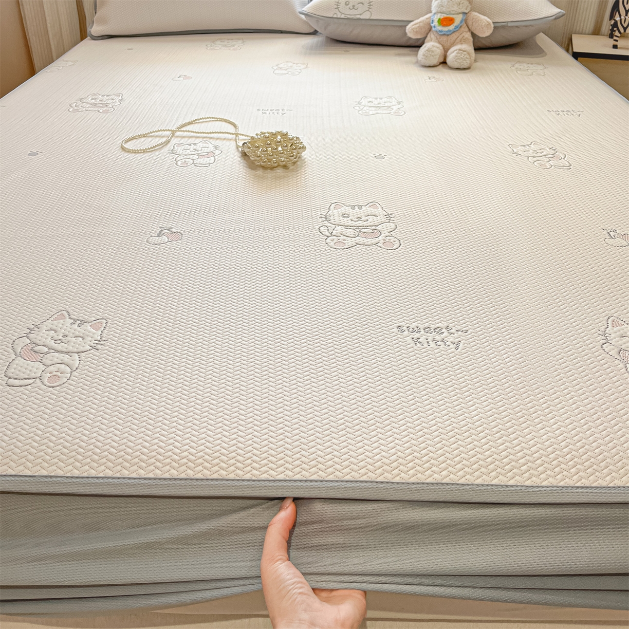 91家纺网 家纺一手货源 找家纺 天之澜家纺 2026新款PE凉豆豆凉席小红书热卖款A类冰豆豆凉席三件套可水洗豆豆凉席-床笠款 招财猫