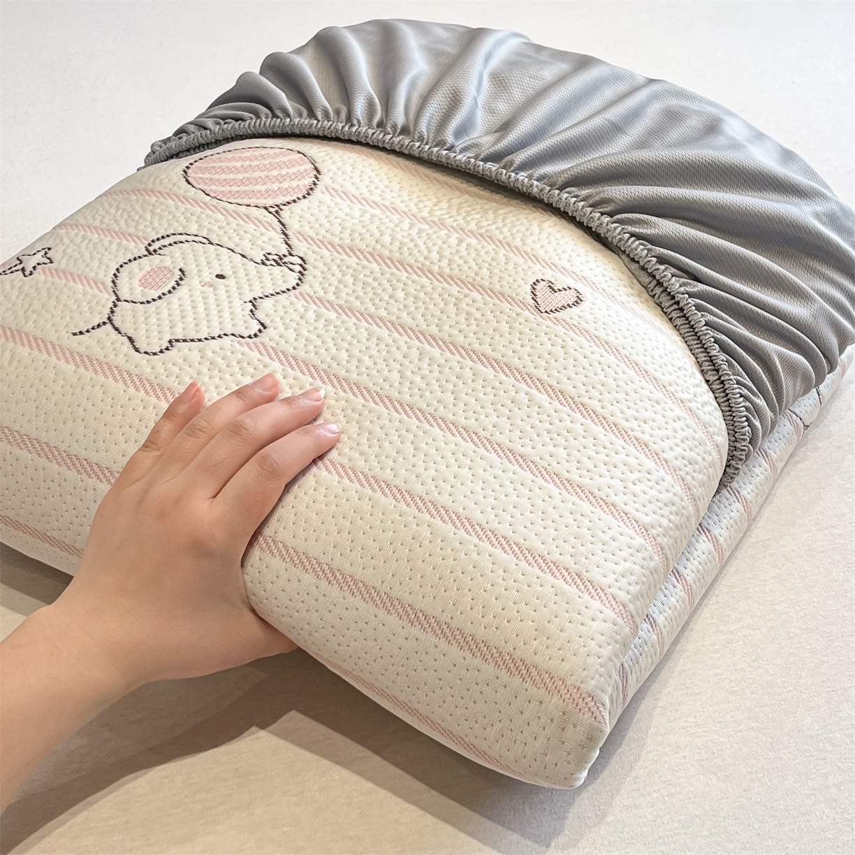 91家纺网 家纺一手货源 找家纺 天之澜家纺 2026新款PE凉豆豆凉席小红书热卖款A类冰豆豆凉席三件套可水洗豆豆凉席-床笠款 象小萌