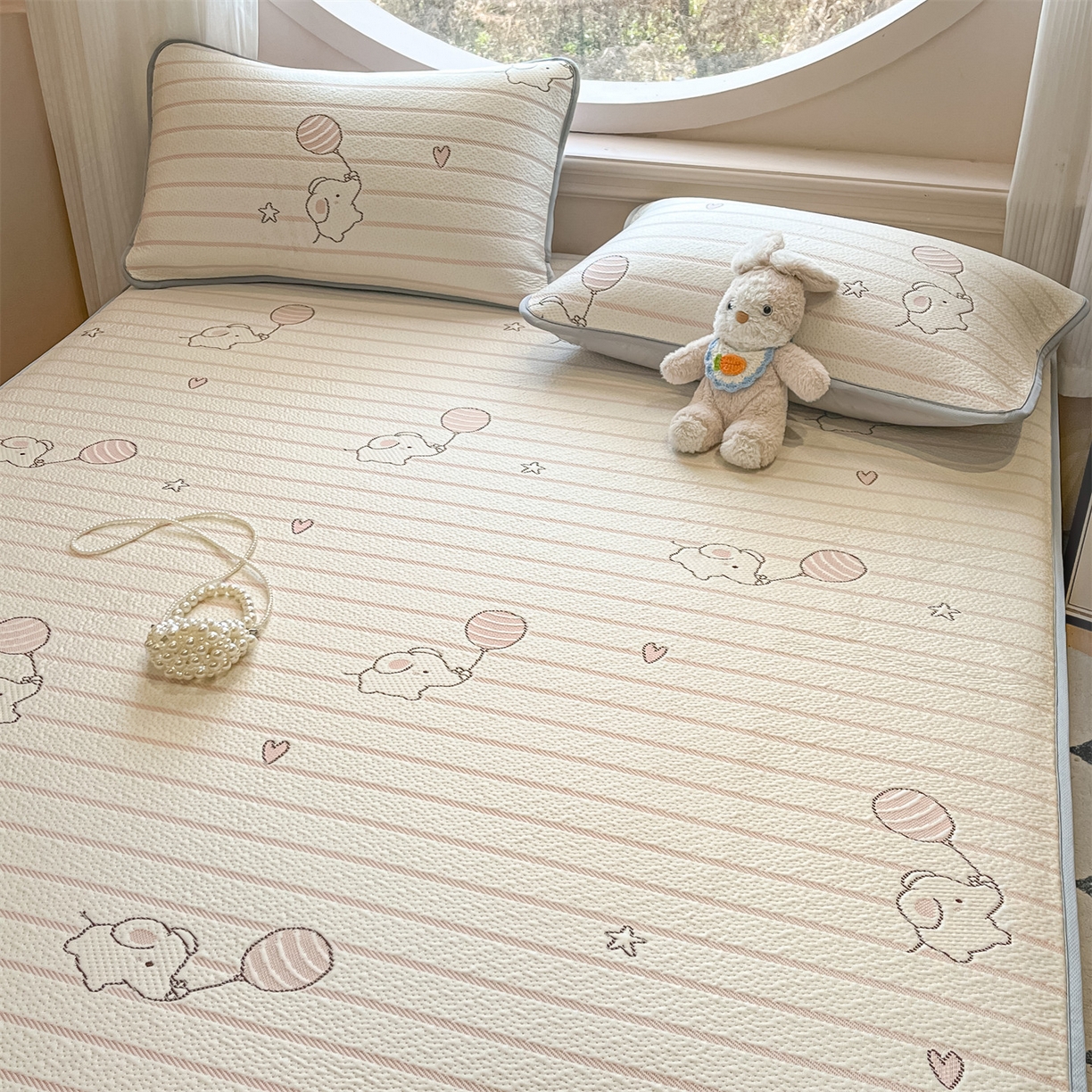 91家纺网 家纺一手货源 找家纺 天之澜家纺 2026新款PE凉豆豆凉席小红书热卖款A类冰豆豆凉席三件套可水洗豆豆凉席-床笠款 象小萌