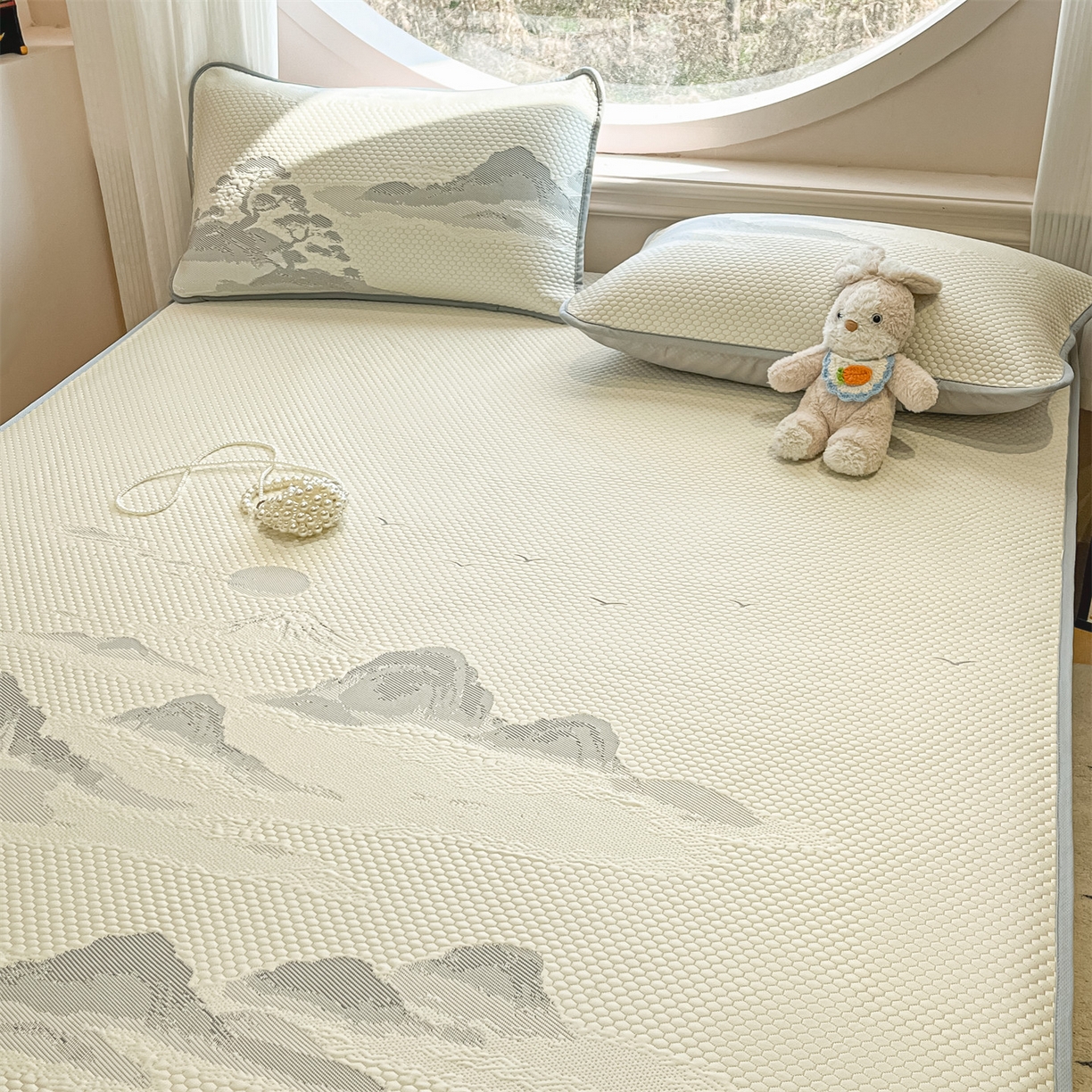 91家纺网 家纺一手货源 找家纺 天之澜家纺 2026新款PE凉豆豆凉席小红书热卖款A类冰豆豆凉席三件套可水洗豆豆凉席-床笠款 平步青云