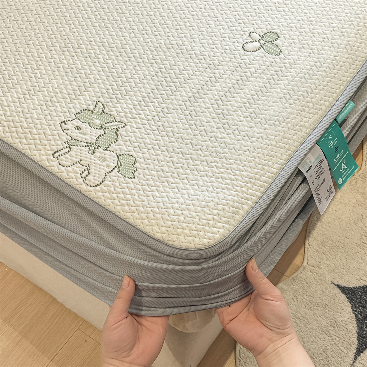 91家纺网 家纺一手货源 找家纺 天之澜家纺 2026新款PE凉豆豆凉席小红书热卖款A类冰豆豆凉席三件套可水洗豆豆凉席-床笠款 幸运小马