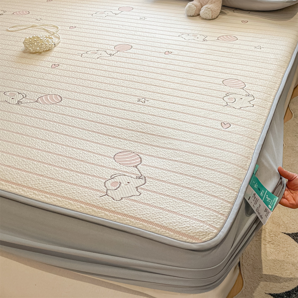 91家纺网 家纺一手货源 找家纺 天之澜家纺 2026新款PE凉豆豆凉席小红书热卖款A类冰豆豆凉席三件套可水洗豆豆凉席-床笠款 象小萌