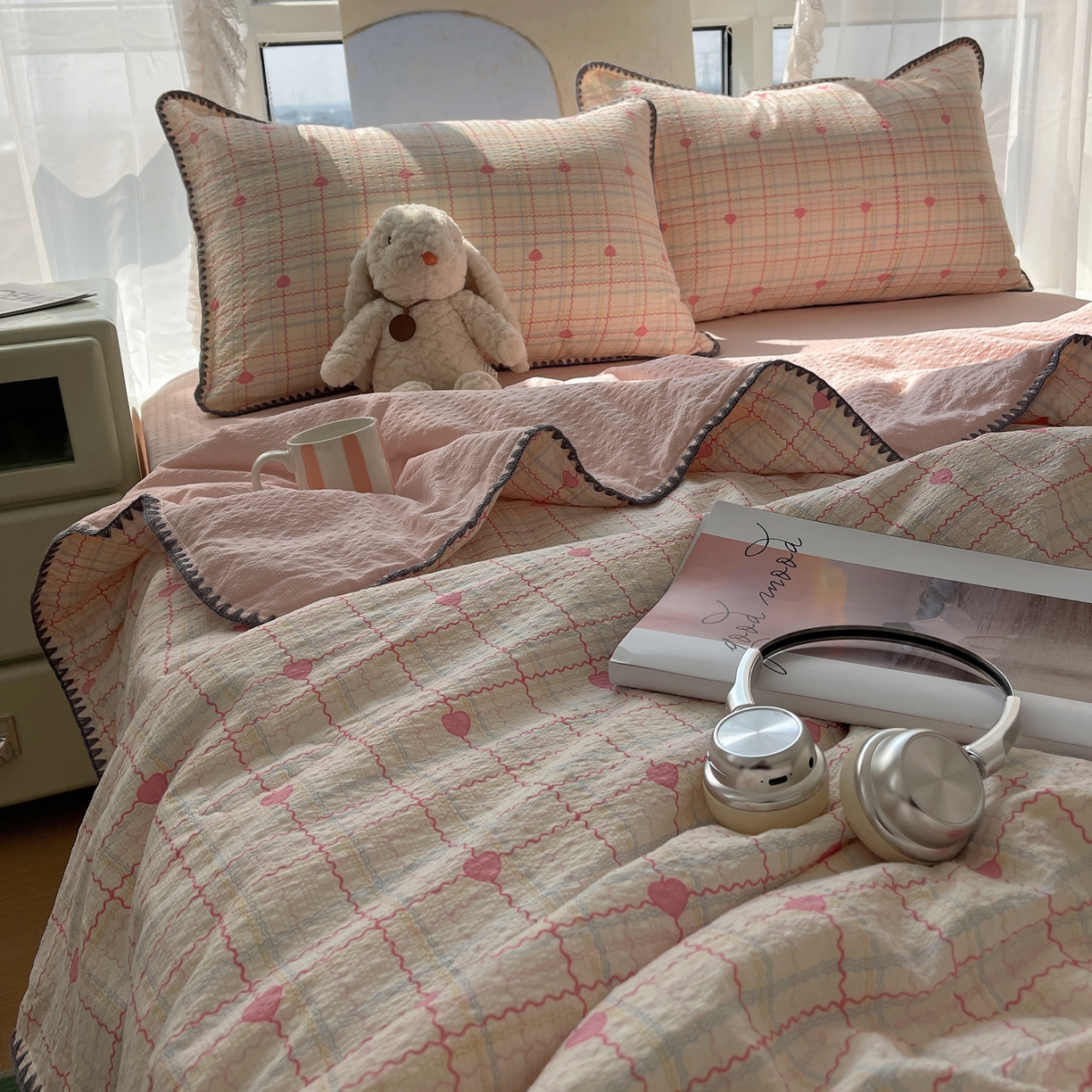 91家纺网 家纺一手货源 找家纺 贝扬思家纺 2026新款泡芙纱贝壳边夏被套件-欧包系列（今天也只做被快乐包裹的小朋友） 欧包-格格心