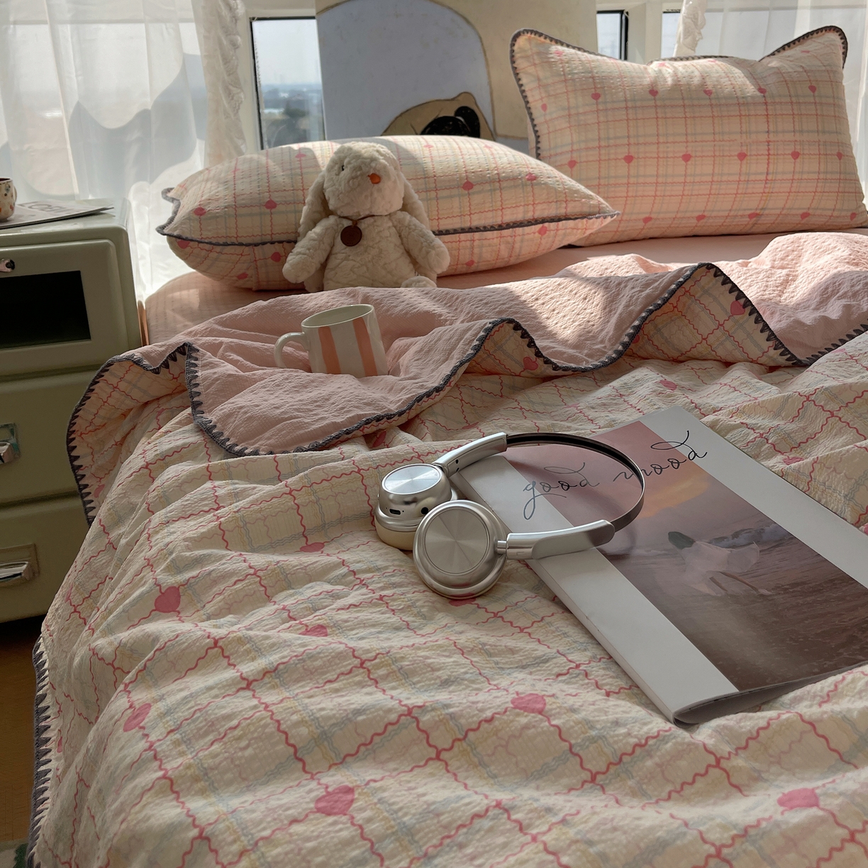 91家纺网 家纺一手货源 找家纺 贝扬思家纺 2026新款泡芙纱贝壳边夏被套件-欧包系列（今天也只做被快乐包裹的小朋友） 欧包-格格心