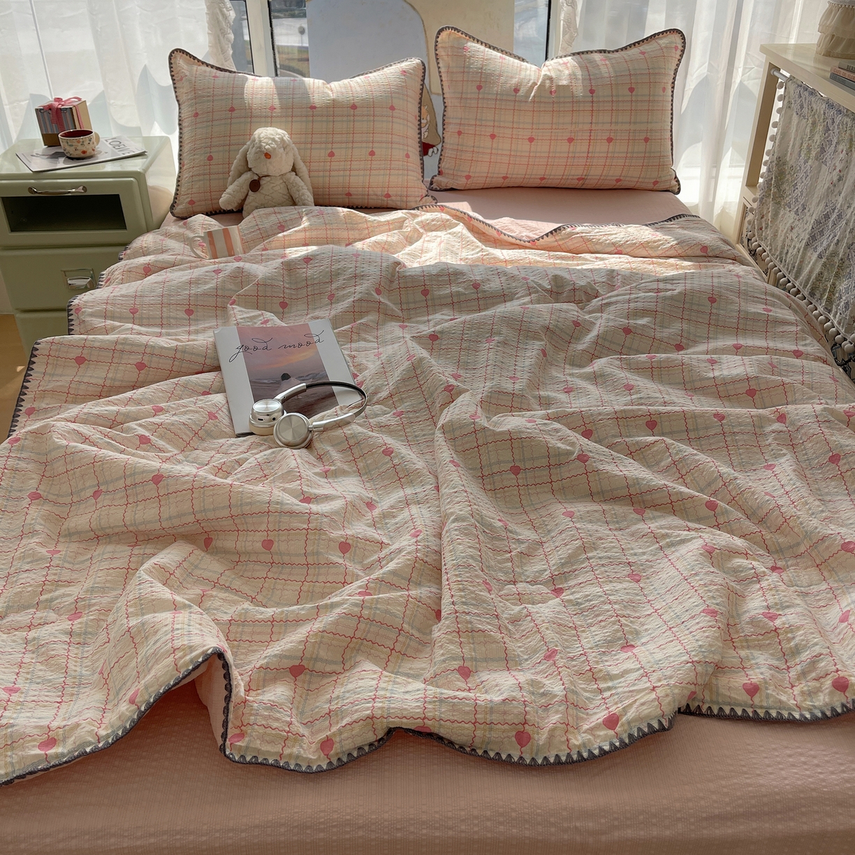 91家纺网 家纺一手货源 找家纺 贝扬思家纺 2026新款泡芙纱贝壳边夏被套件-欧包系列（今天也只做被快乐包裹的小朋友） 欧包-格格心