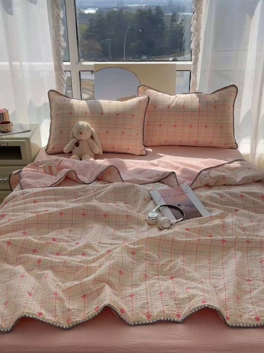 91家纺网 家纺一手货源 找家纺 贝扬思家纺 2026新款泡芙纱贝壳边夏被套件-欧包系列（今天也只做被快乐包裹的小朋友） 欧包-格格心