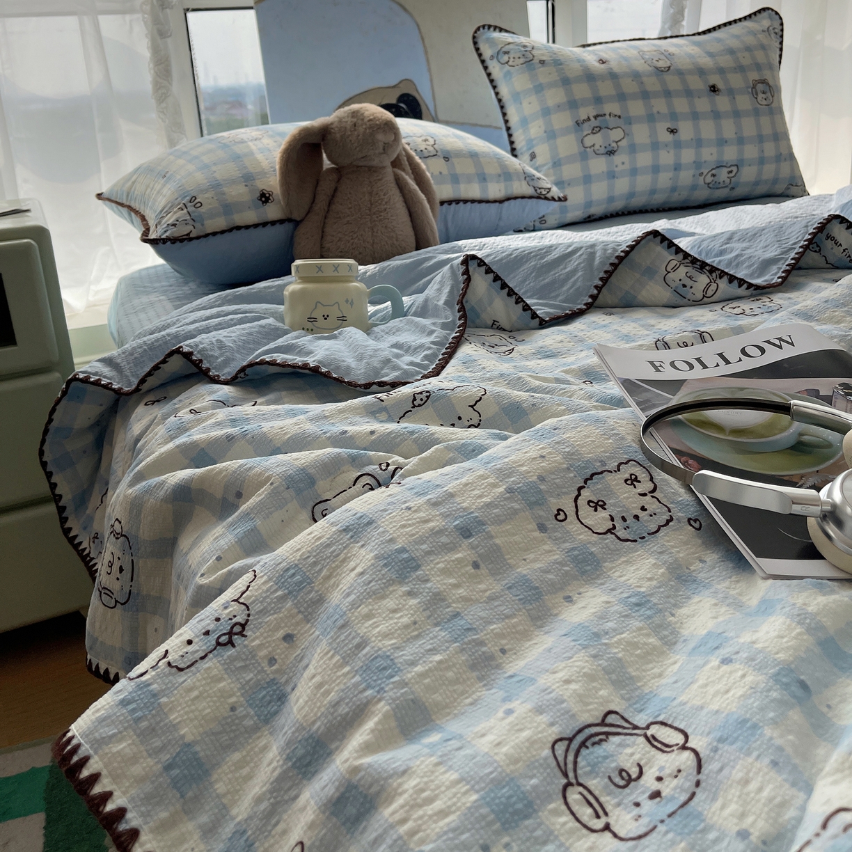 91家纺网 家纺一手货源 找家纺 贝扬思家纺 2026新款泡芙纱贝壳边夏被套件-欧包系列（今天也只做被快乐包裹的小朋友） 欧包-机智蓝狗