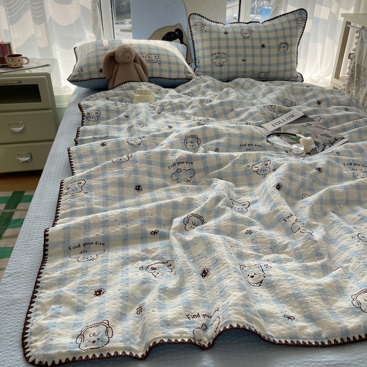 91家纺网 家纺一手货源 找家纺 贝扬思家纺 2026新款泡芙纱贝壳边夏被套件-欧包系列（今天也只做被快乐包裹的小朋友） 欧包-机智蓝狗