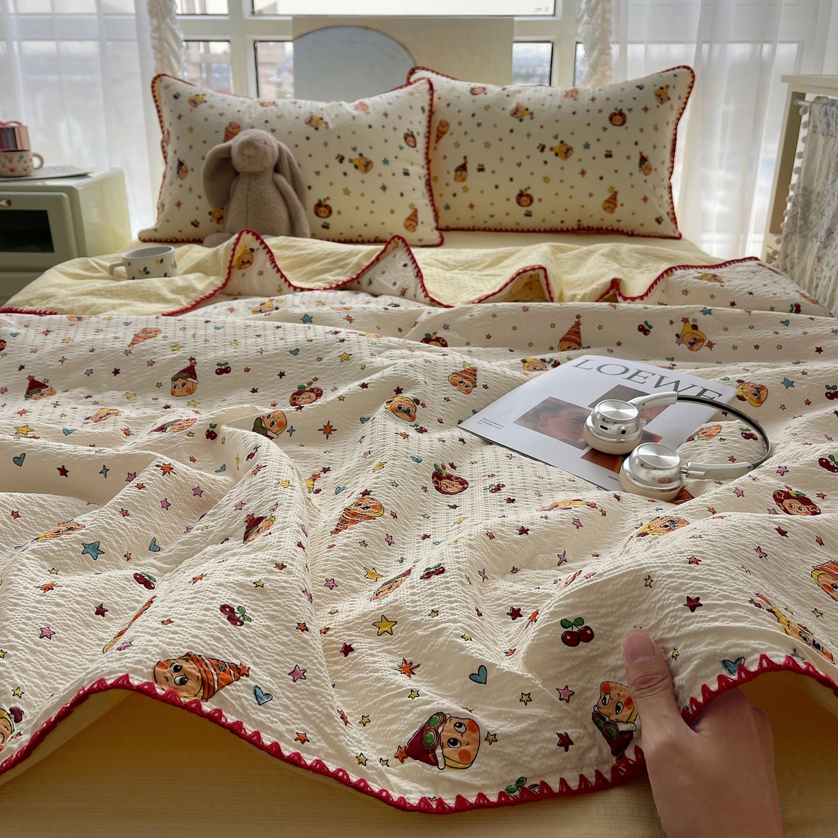 91家纺网 家纺一手货源 找家纺 贝扬思家纺 2026新款泡芙纱贝壳边夏被套件-欧包系列（今天也只做被快乐包裹的小朋友） 欧包-旧街星星