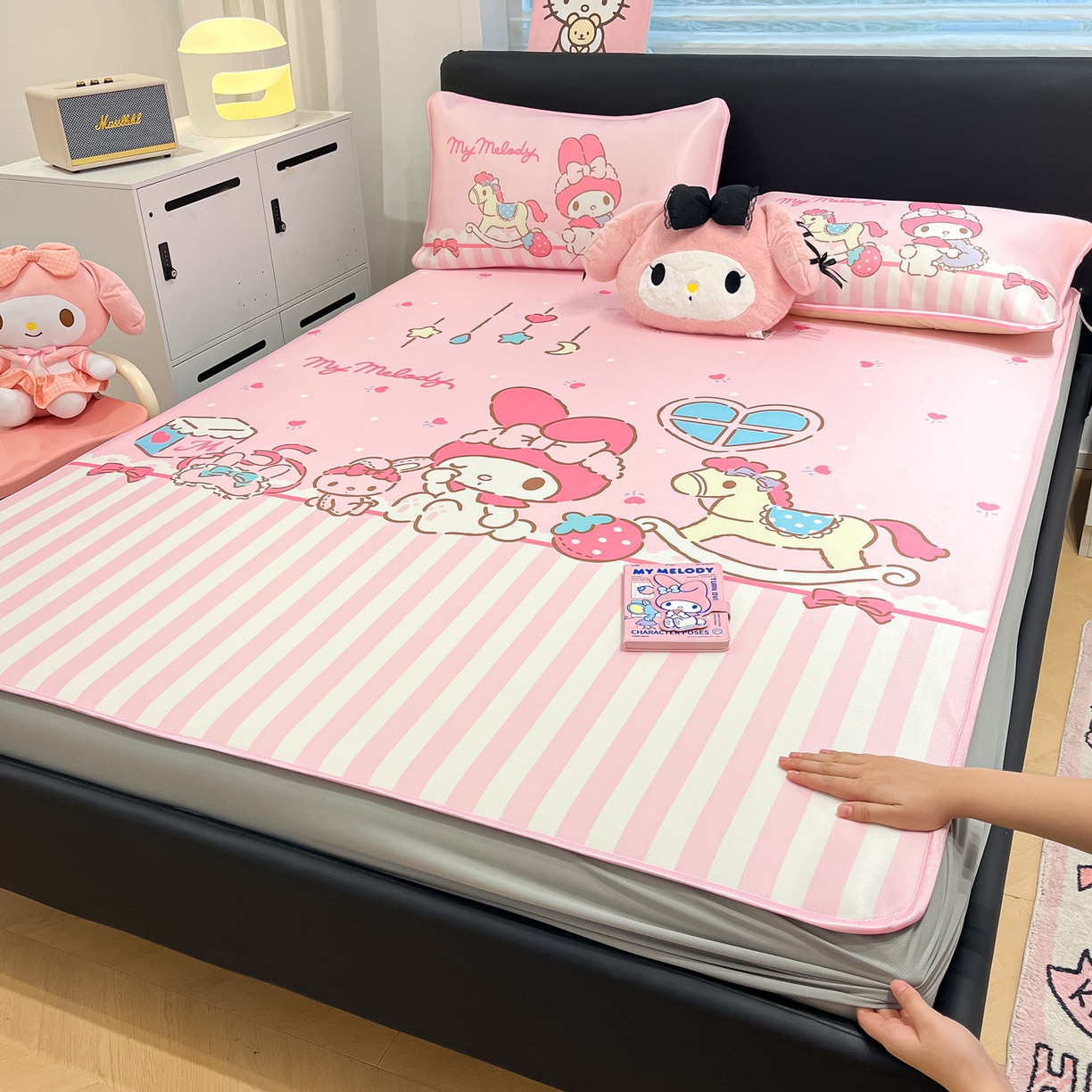 91家纺网 家纺一手货源 找家纺 （总）暮思家居 2026新款正版授权A类大版数码印花三丽鸥1200D冰丝凉席可组合仿锦氨夏被