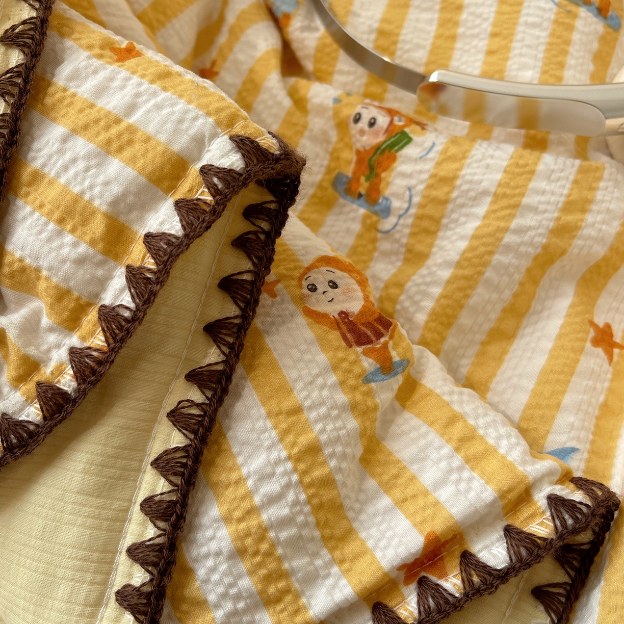 91家纺网 家纺一手货源 找家纺 贝扬思家纺 2026新款泡芙纱贝壳边夏被套件-欧包系列（今天也只做被快乐包裹的小朋友） 欧包-魔法星星