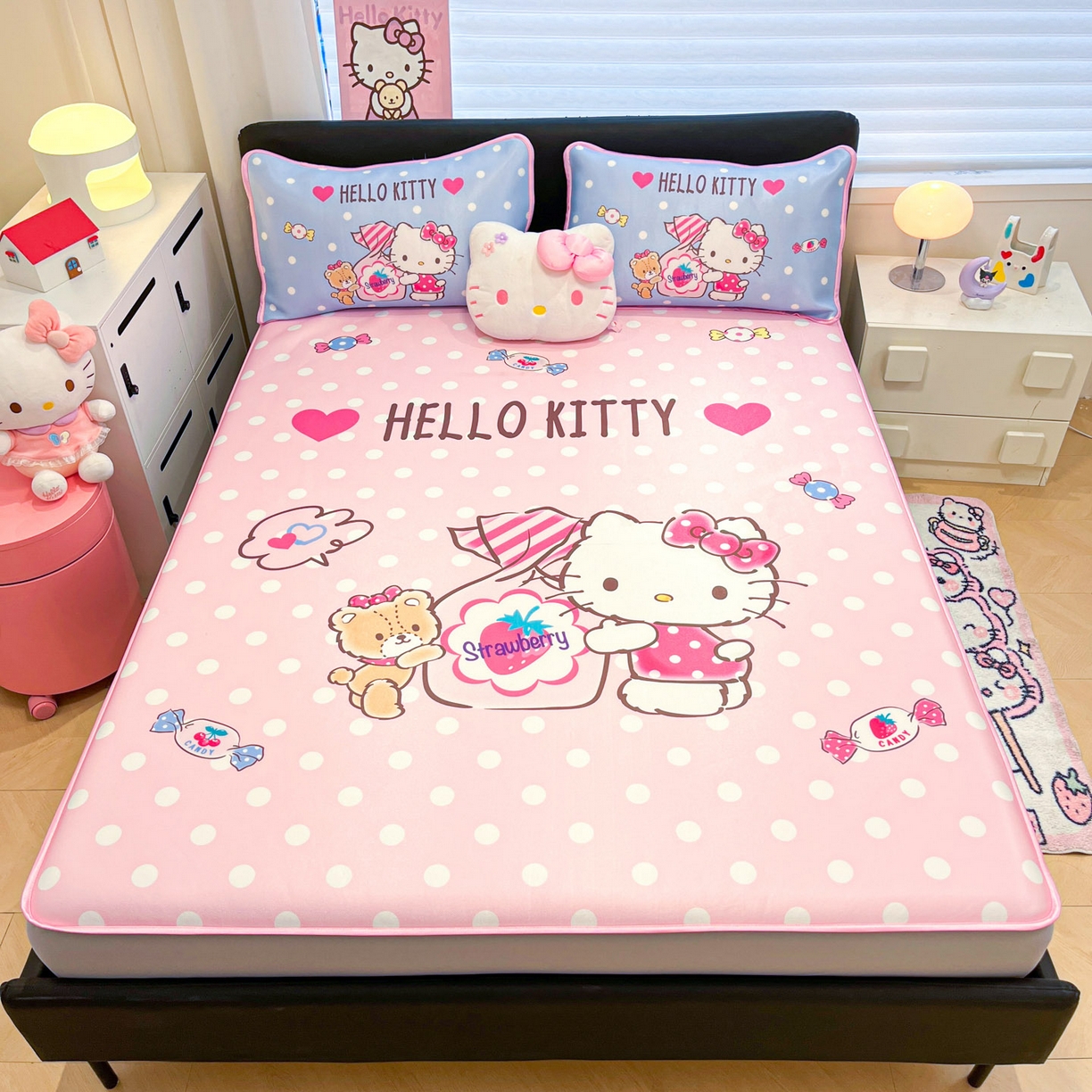 91家纺网 家纺一手货源 找家纺 暮思家居 2026新款正版授权A类大版数码印花三丽鸥1200D冰丝凉席可组合仿锦氨夏被 床笠款-草莓KT